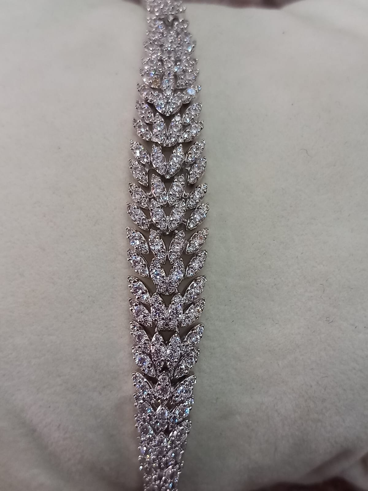 Bracciale donna con motivo a foglia color argento – Alta Bigiotteria Italiana - immagine 2