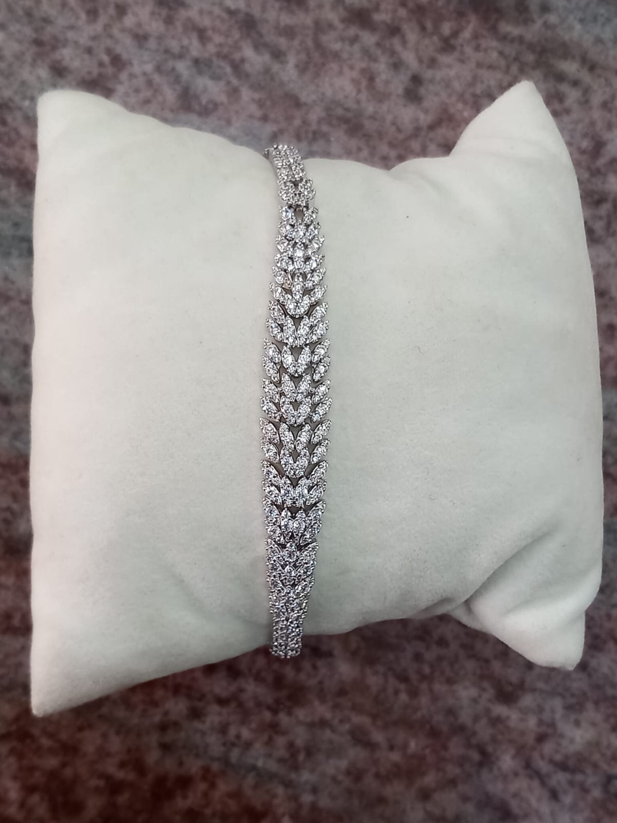 Bracciale donna con motivo a foglia color argento – Alta Bigiotteria Italiana - immagine 3