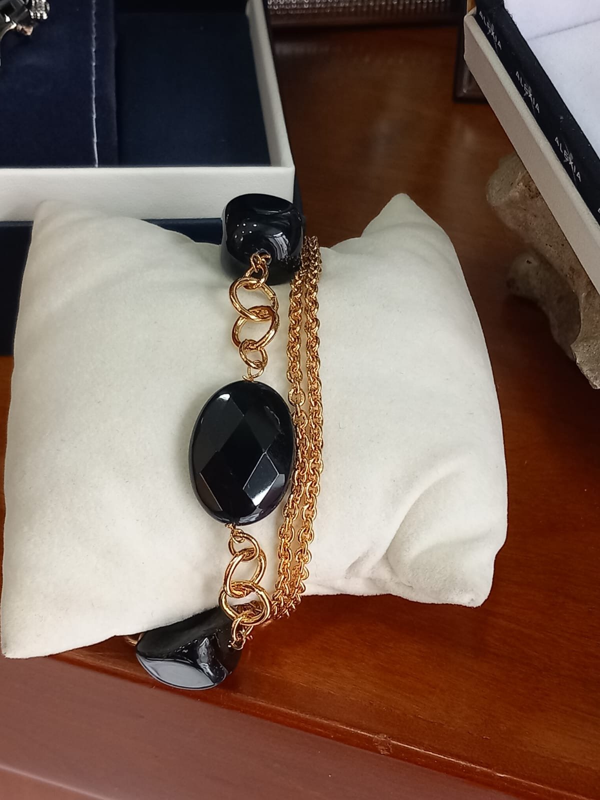 Bracciale Donna in Acciaio Color Oro con Onice Nero - immagine 2