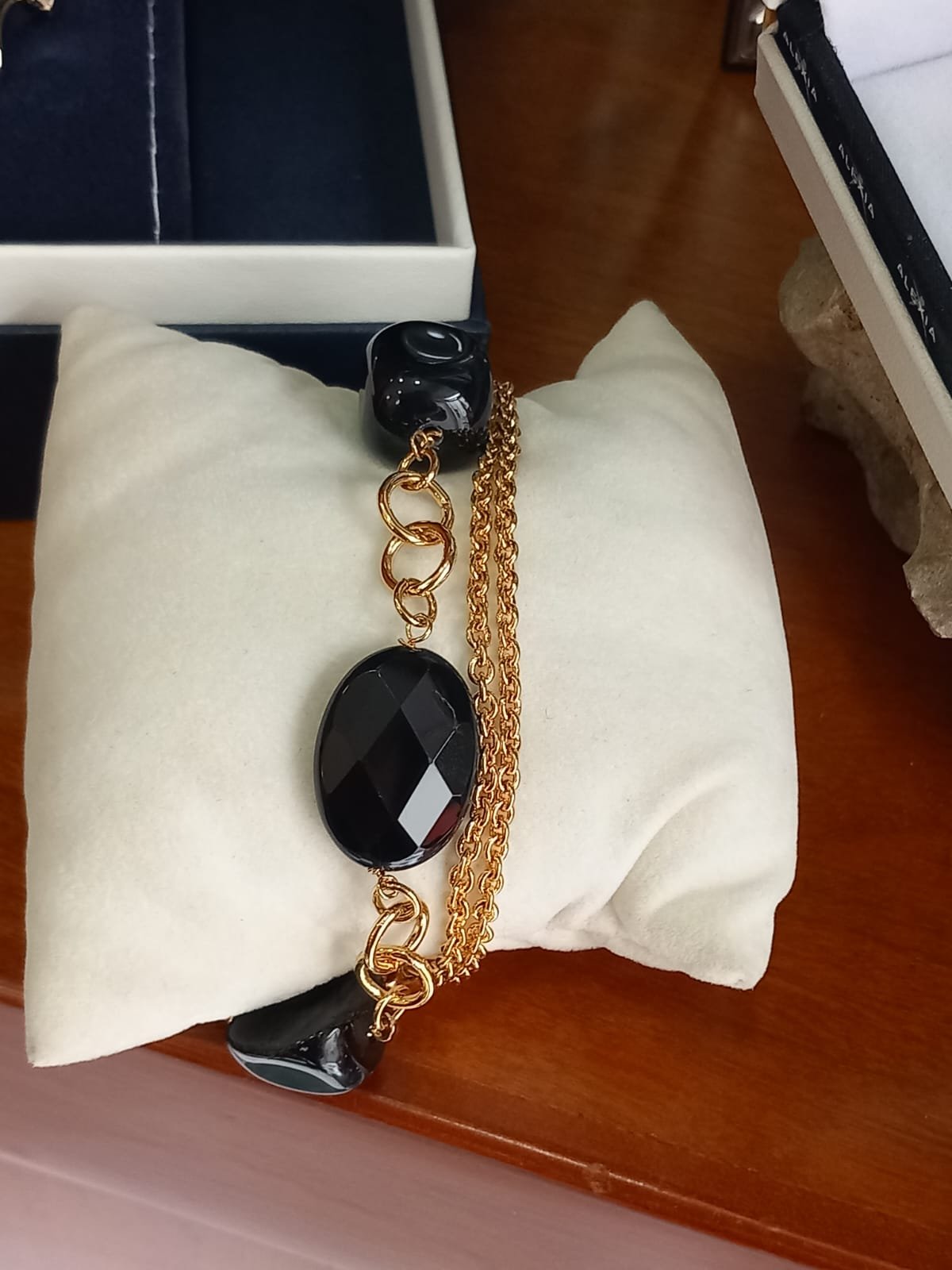 Bracciale Donna in Acciaio Color Oro con Onice Nero