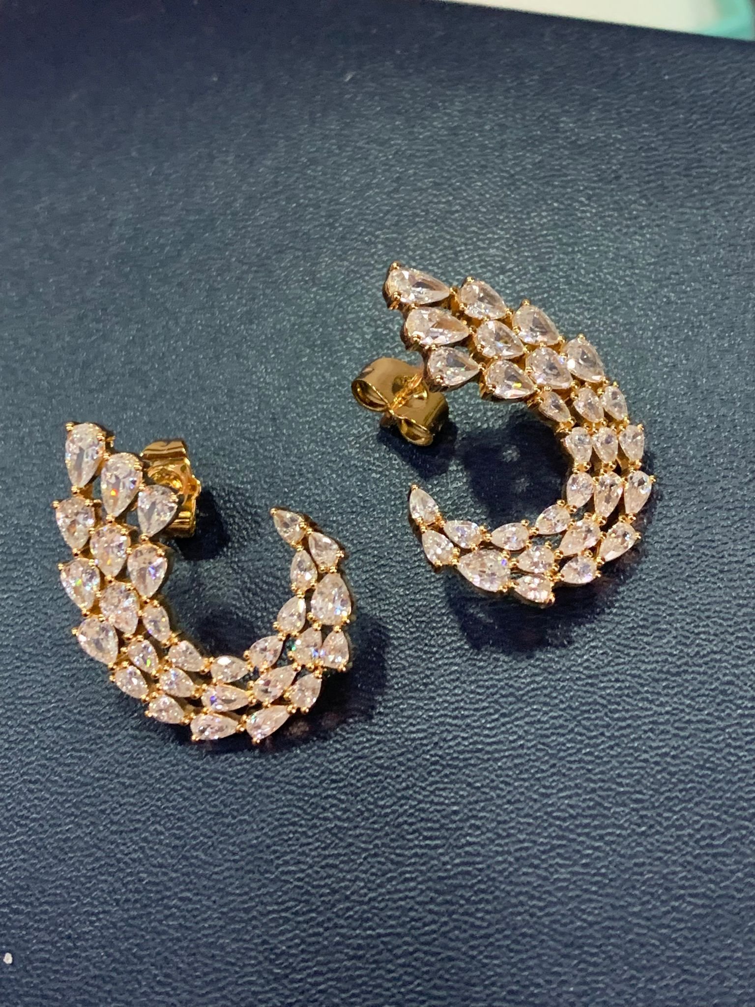 Orecchini a Mezza Luna con Zirconi – Alta Bigiotteria Italiana