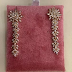 Orecchini Floreali Pendenti con Zirconi – Color Oro