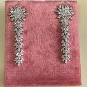 Orecchini Floreali Pendenti con Zirconi – Colore Argento