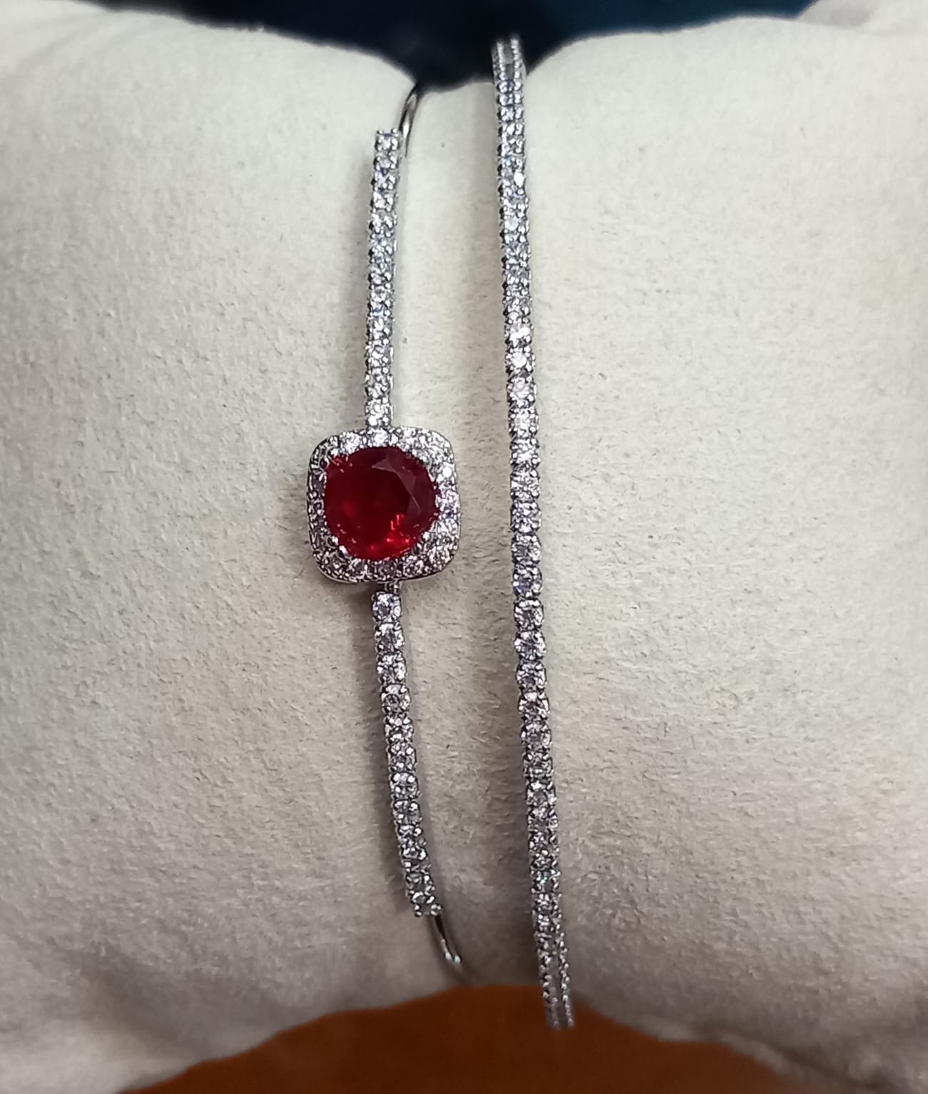 Bracciale in Argento 925 – Doppio Filo con Zirconi Bianchi e Pietra Centrale Rossa