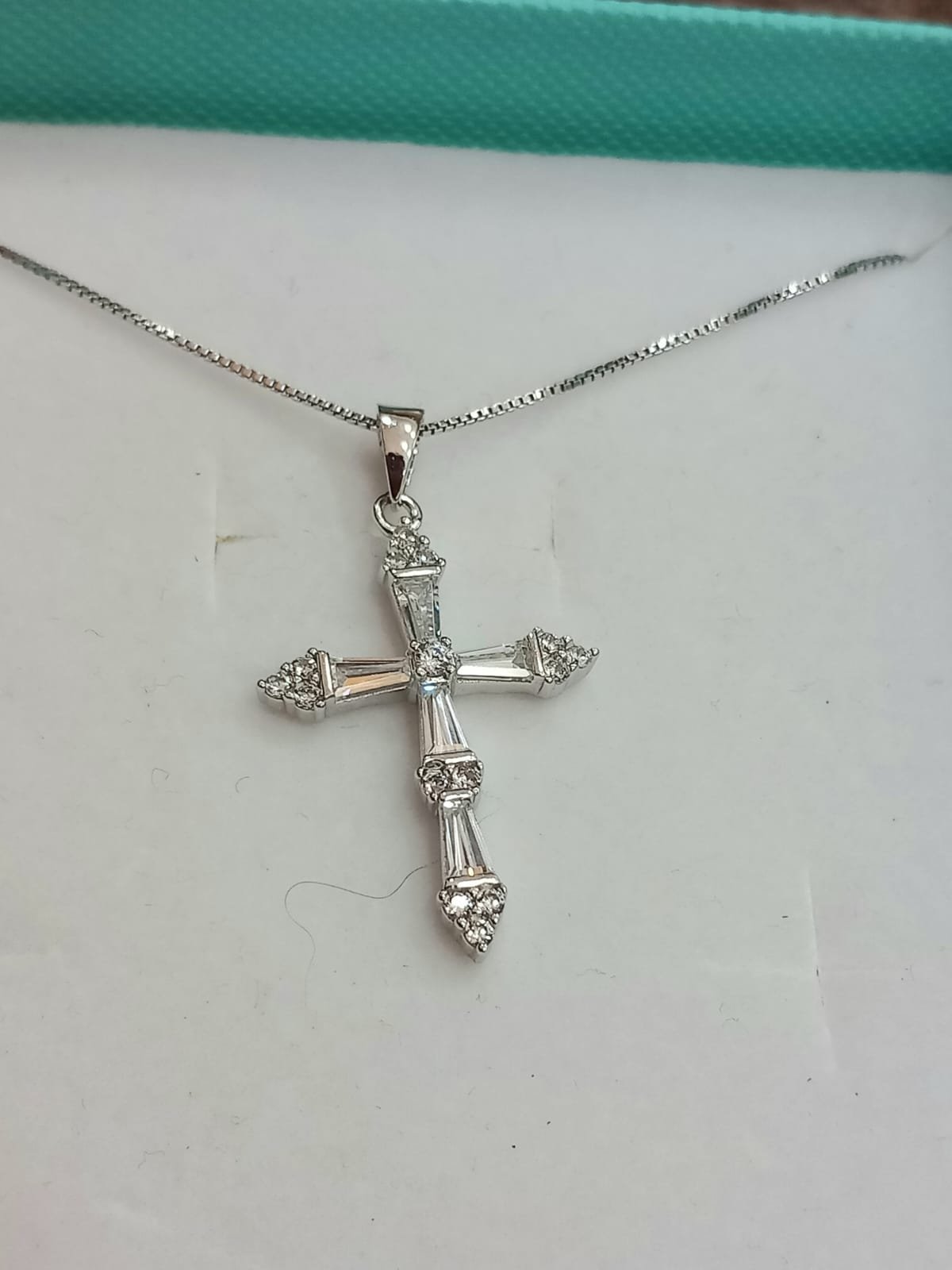 Collana con croce in argento 925 e zirconi bianchi