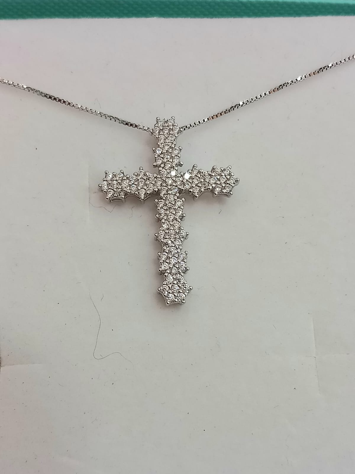 Collana con croce in Argento 925 e pavé di zirconi bianchi