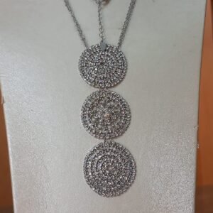 Laccio lungo in alta bigiotteria italiana color argento con pendente a tre cerchi