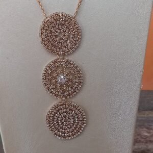 Laccio lungo in alta bigiotteria italiana color oro con pendente a tre cerchi