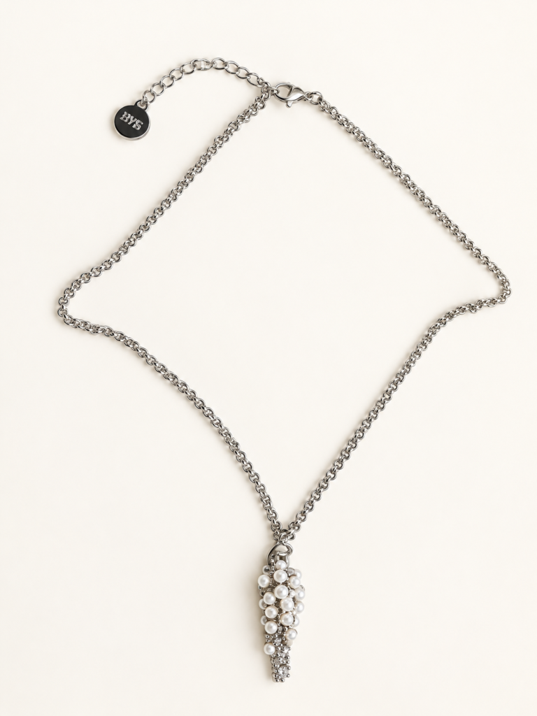 Collana Color Argento con Pendente dai Riflessi Perlati