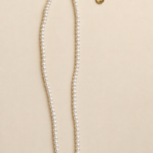 Collana di Perle con Zircone Centrale e Dettagli Color Oro