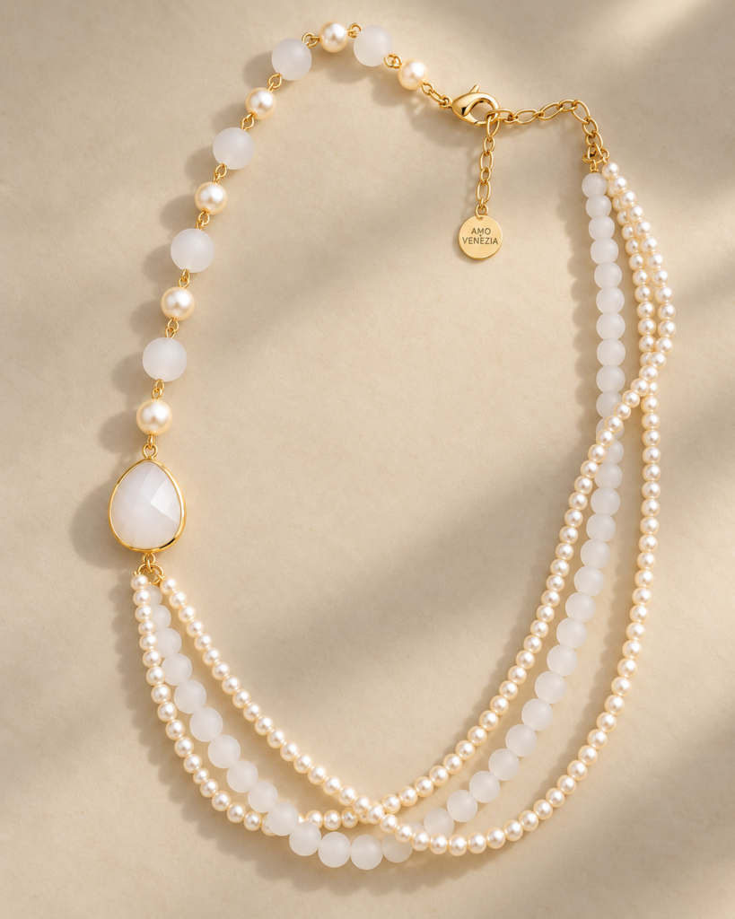 Collana Multifilo in Acciaio Color Oro con Perle e Pietre Dure Bianche